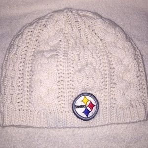 Cable knit Steelers beanie